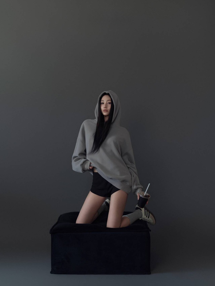 Gray Mood Portrait Theme Photo - Ethnic Fashion Photography ulasan dan harga