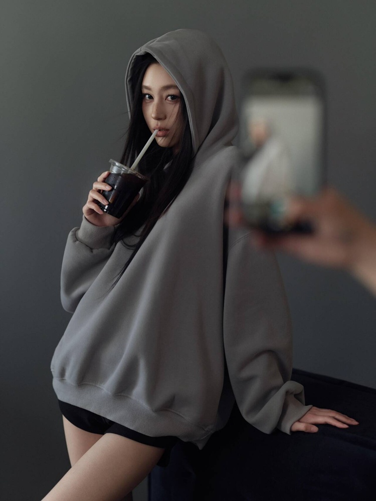 Gray Mood Portrait Theme Photo - Ethnic Fashion Photography ulasan dan harga